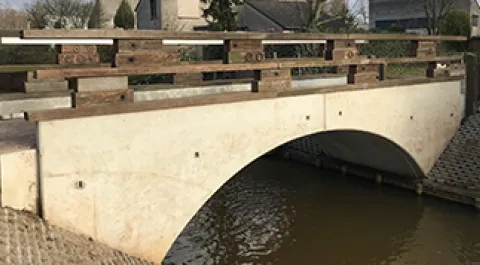 Afbeelding circulaire fiets- en voetgangersbrug Martens beton in gemeente Dongen